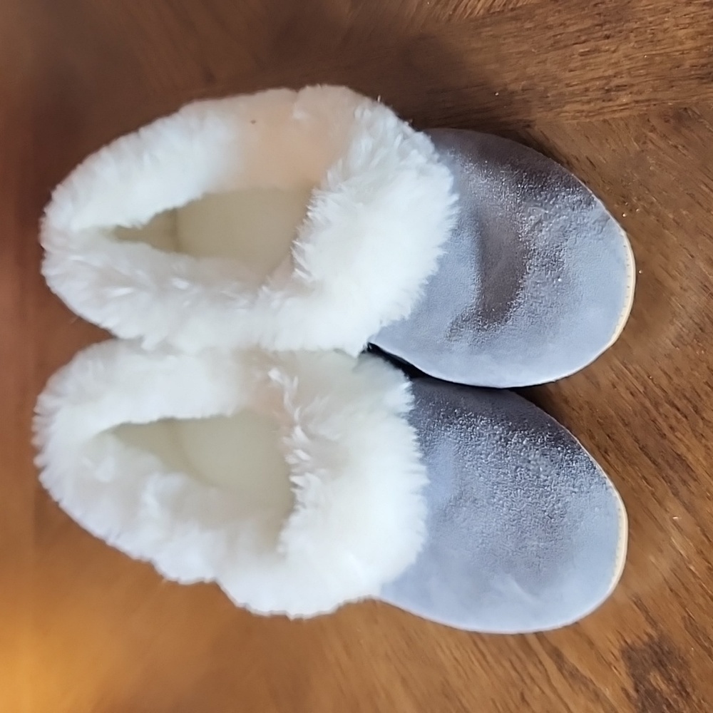 Boutique grey and white faux fur leather slippers size 11